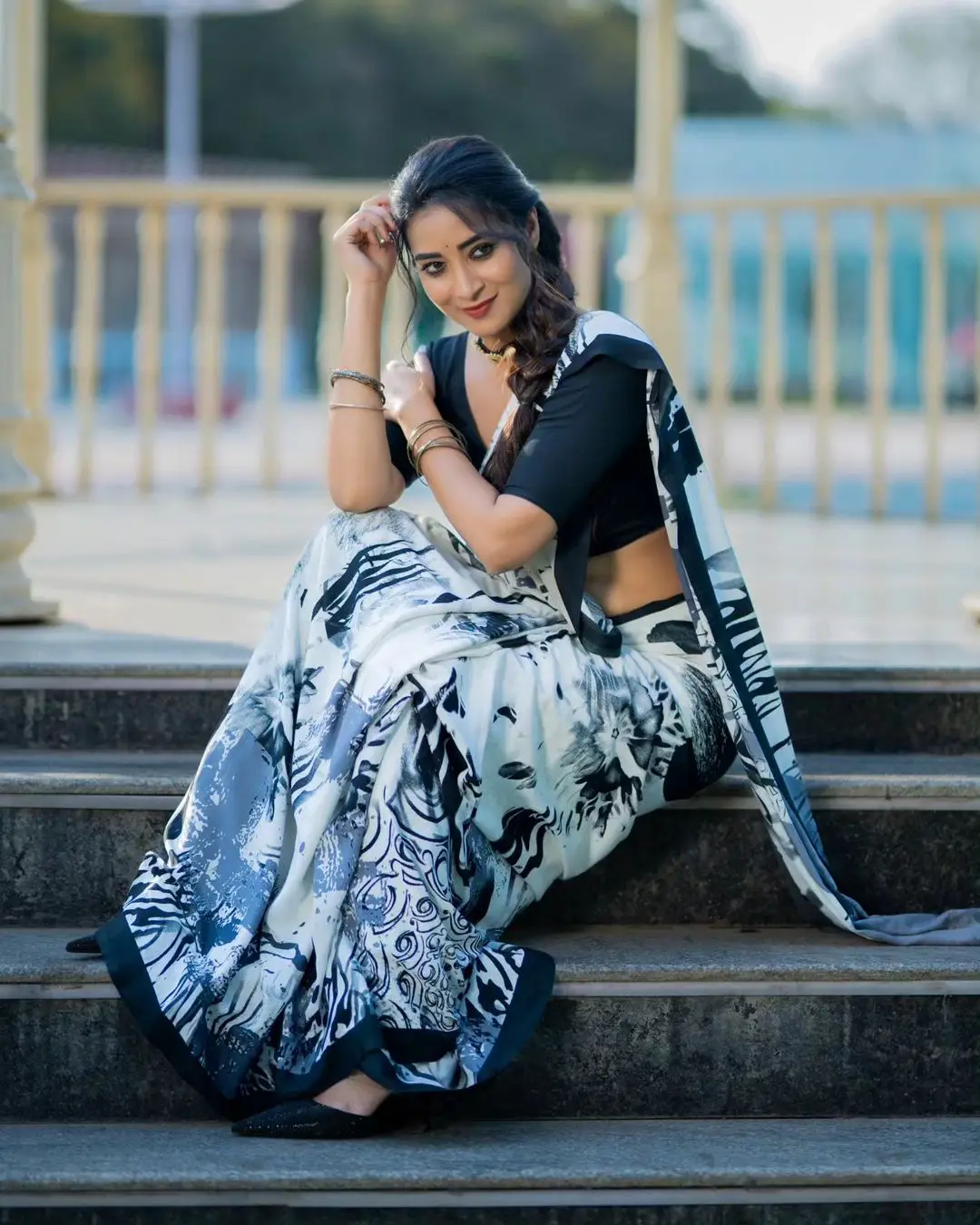 ETV Actress Bhanu Sri in Beautiful Black Saree Blouse